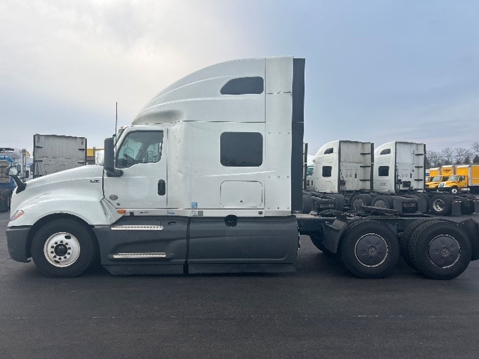 Sleeper Tractor-Heavy Duty Tractors-International-2023-LT625-Louisville-KY-505,773\n\t\tmiles-$ 54,500 - Image 4