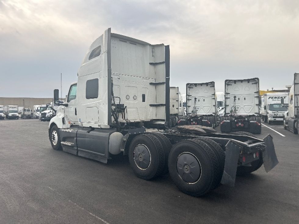 Sleeper Tractor-Heavy Duty Tractors-International-2023-LT625-Louisville-KY-505,773\n\t\tmiles-$ 54,500 - Image 5