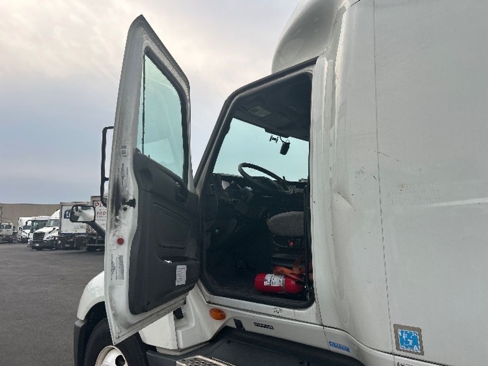 Sleeper Tractor-Heavy Duty Tractors-International-2023-LT625-Louisville-KY-505,773\n\t\tmiles-$ 54,500 - Image 9