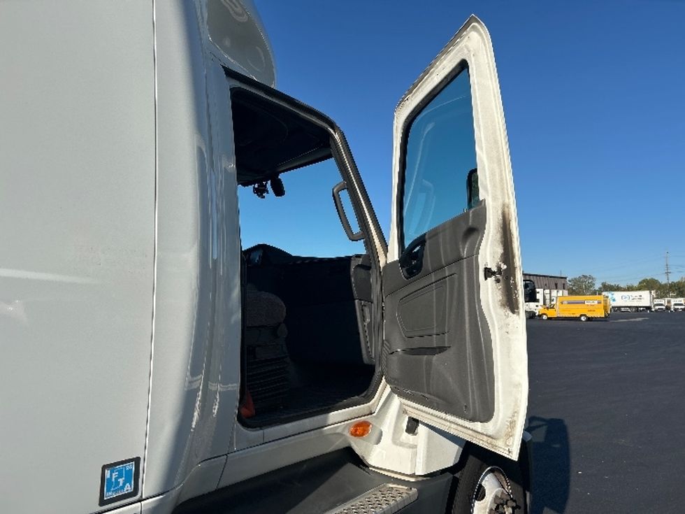 Sleeper Tractor-Heavy Duty Tractors-International-2023-LT625-Louisville-KY-549,104\n\t\tmiles-$ 54,250 - Image 13