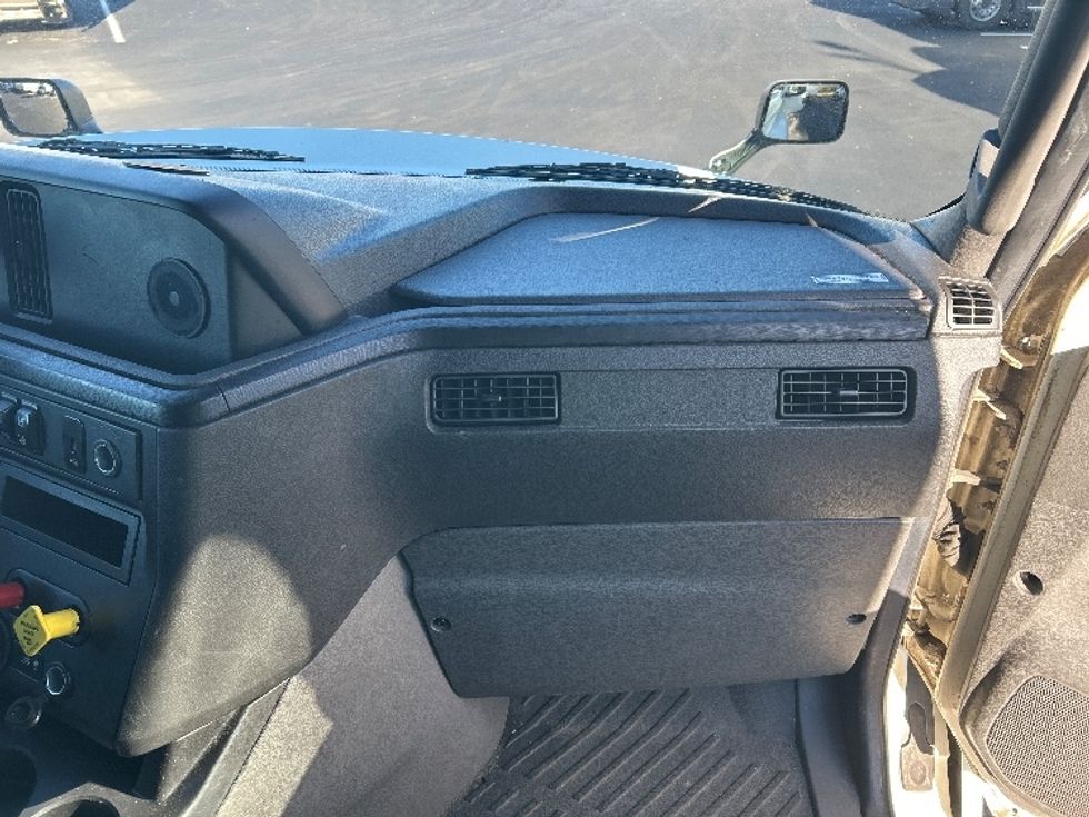 Sleeper Tractor-Heavy Duty Tractors-International-2023-LT625-Louisville-KY-549,104\n\t\tmiles-$ 54,250 - Image 14