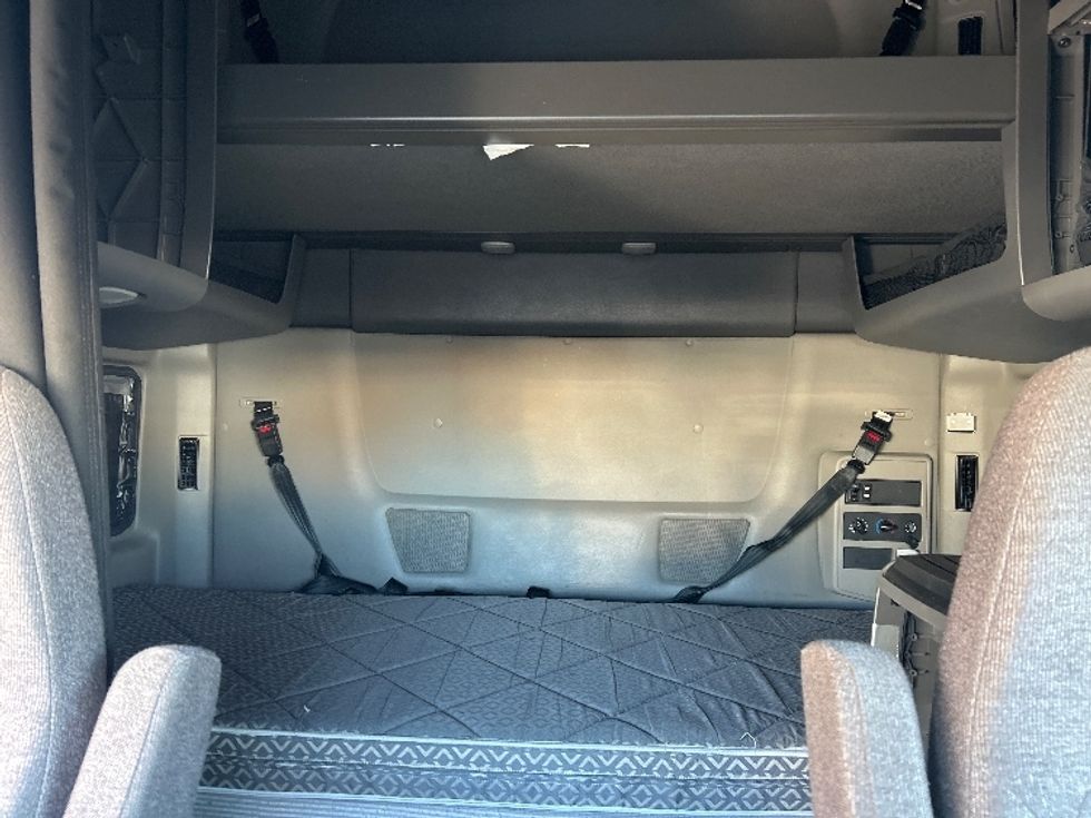 Sleeper Tractor-Heavy Duty Tractors-International-2023-LT625-Louisville-KY-549,104\n\t\tmiles-$ 54,250 - Image 16