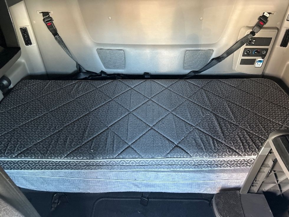 Sleeper Tractor-Heavy Duty Tractors-International-2023-LT625-Louisville-KY-549,104\n\t\tmiles-$ 54,250 - Image 17