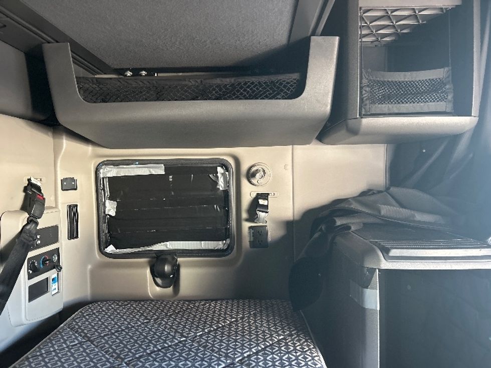 Sleeper Tractor-Heavy Duty Tractors-International-2023-LT625-Louisville-KY-549,104\n\t\tmiles-$ 54,250 - Image 18