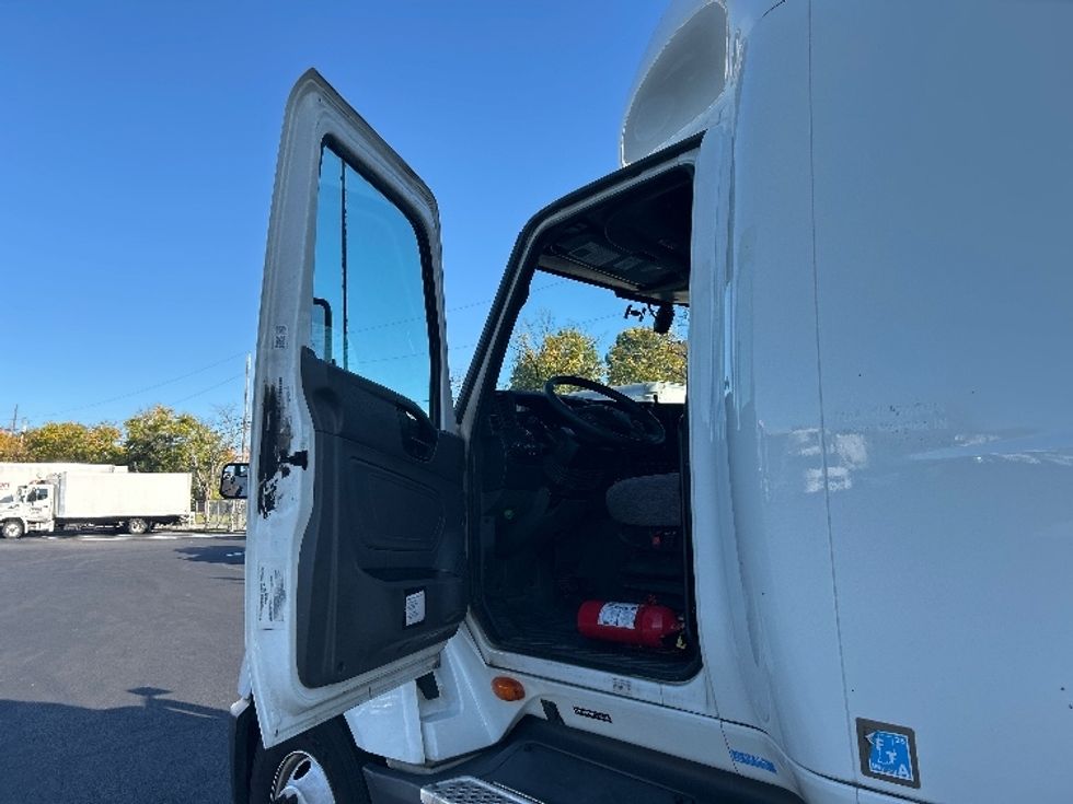 Sleeper Tractor-Heavy Duty Tractors-International-2023-LT625-Louisville-KY-549,104\n\t\tmiles-$ 54,250 - Image 9