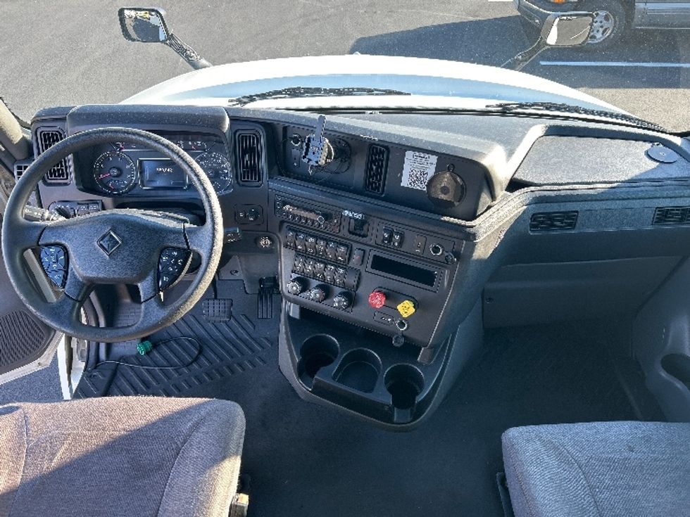 Sleeper Tractor-Heavy Duty Tractors-International-2023-LT625-Louisville-KY-550,883\n\t\tmiles-$ 54,000 - Image 12