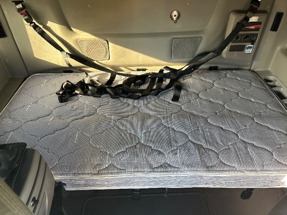 Sleeper Tractor-Heavy Duty Tractors-International-2023-LT625-Louisville-KY-550,883\n\t\tmiles-$ 54,000 - Image 17