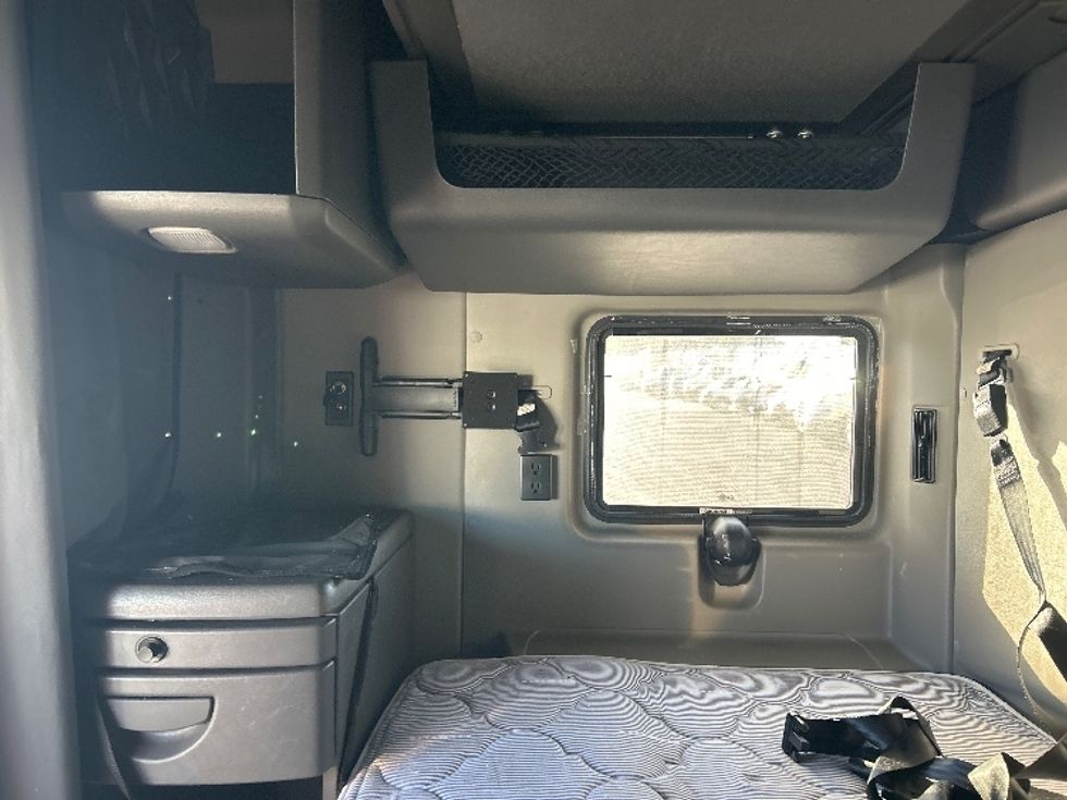 Sleeper Tractor-Heavy Duty Tractors-International-2023-LT625-Louisville-KY-550,883\n\t\tmiles-$ 54,000 - Image 19