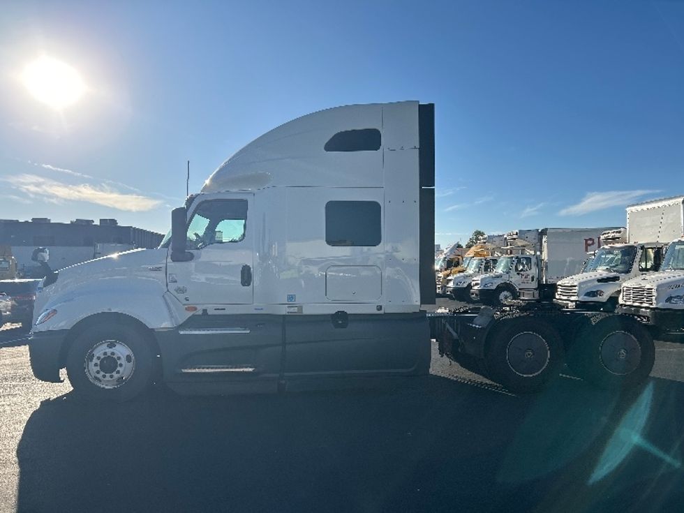 Sleeper Tractor-Heavy Duty Tractors-International-2023-LT625-Louisville-KY-550,883\n\t\tmiles-$ 54,000 - Image 4