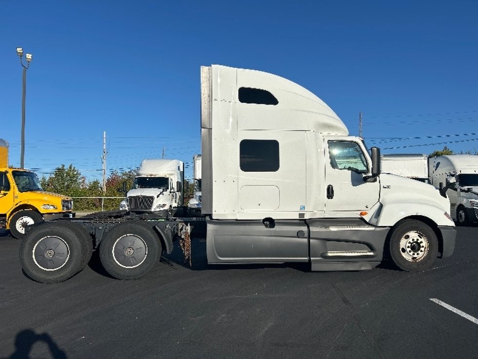 Sleeper Tractor-Heavy Duty Tractors-International-2023-LT625-Louisville-KY-550,883\n\t\tmiles-$ 54,000 - Image 8