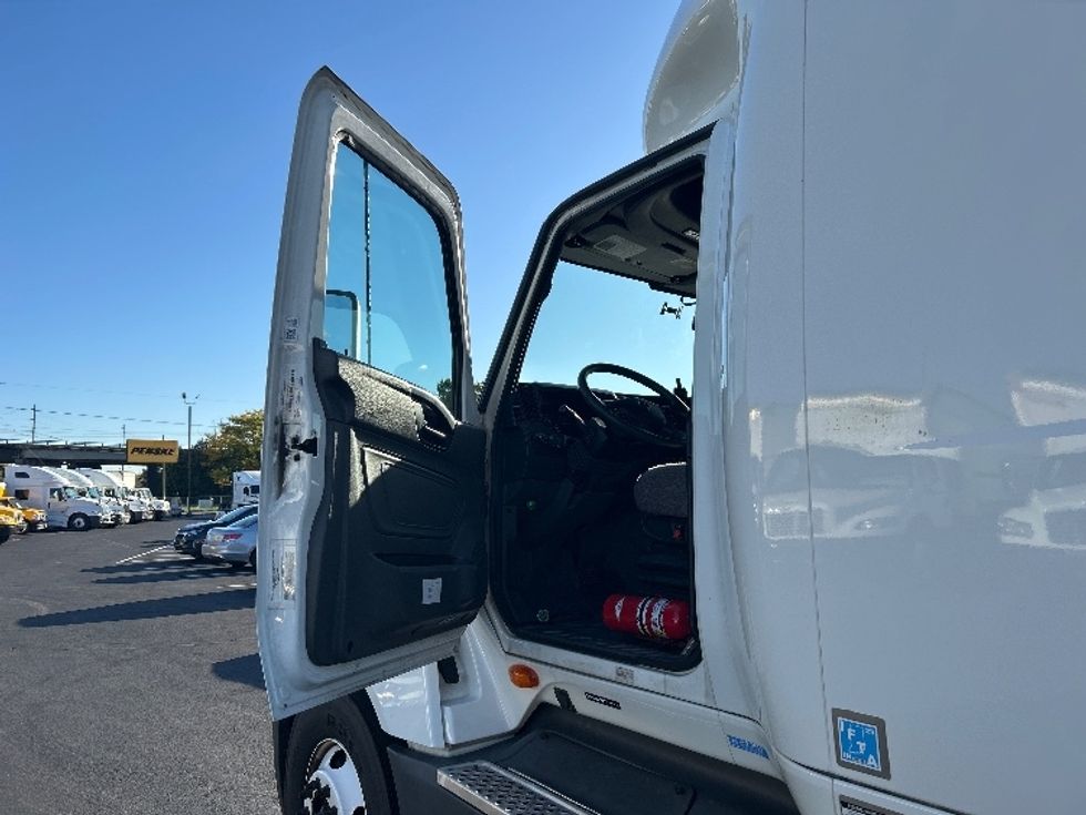 Sleeper Tractor-Heavy Duty Tractors-International-2023-LT625-Louisville-KY-550,883\n\t\tmiles-$ 54,000 - Image 9