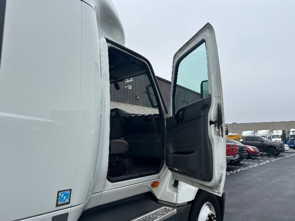 Sleeper Tractor-Heavy Duty Tractors-International-2023-LT625-Louisville-KY-552,389\n\t\tmiles-$ 52,000 - Image 13