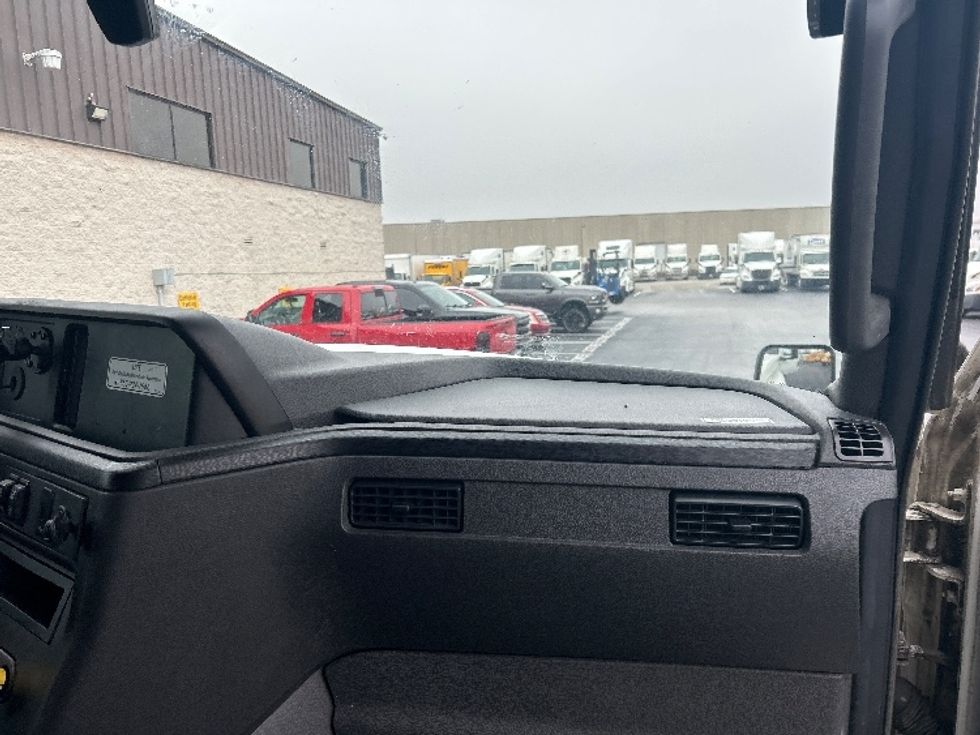 Sleeper Tractor-Heavy Duty Tractors-International-2023-LT625-Louisville-KY-552,389\n\t\tmiles-$ 52,000 - Image 14