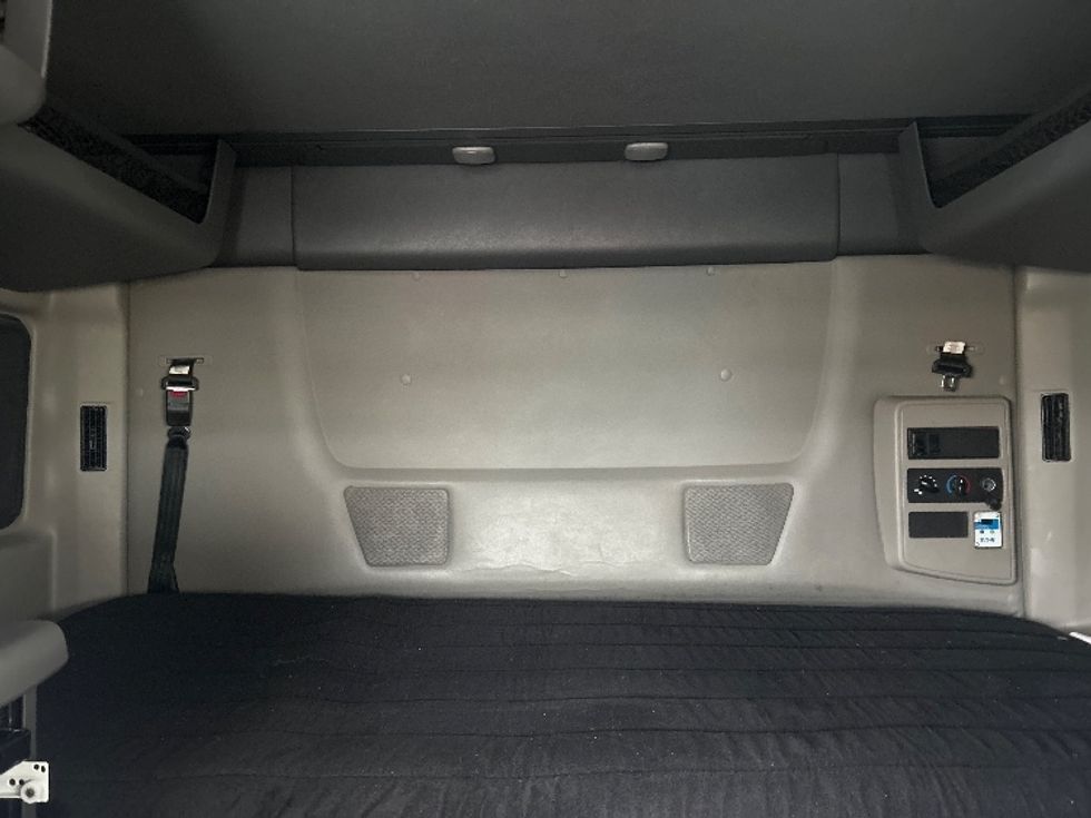 Sleeper Tractor-Heavy Duty Tractors-International-2023-LT625-Louisville-KY-552,389\n\t\tmiles-$ 52,000 - Image 16