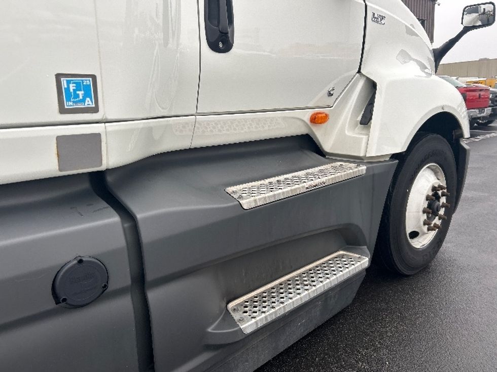 Sleeper Tractor-Heavy Duty Tractors-International-2023-LT625-Louisville-KY-552,389\n\t\tmiles-$ 52,000 - Image 24