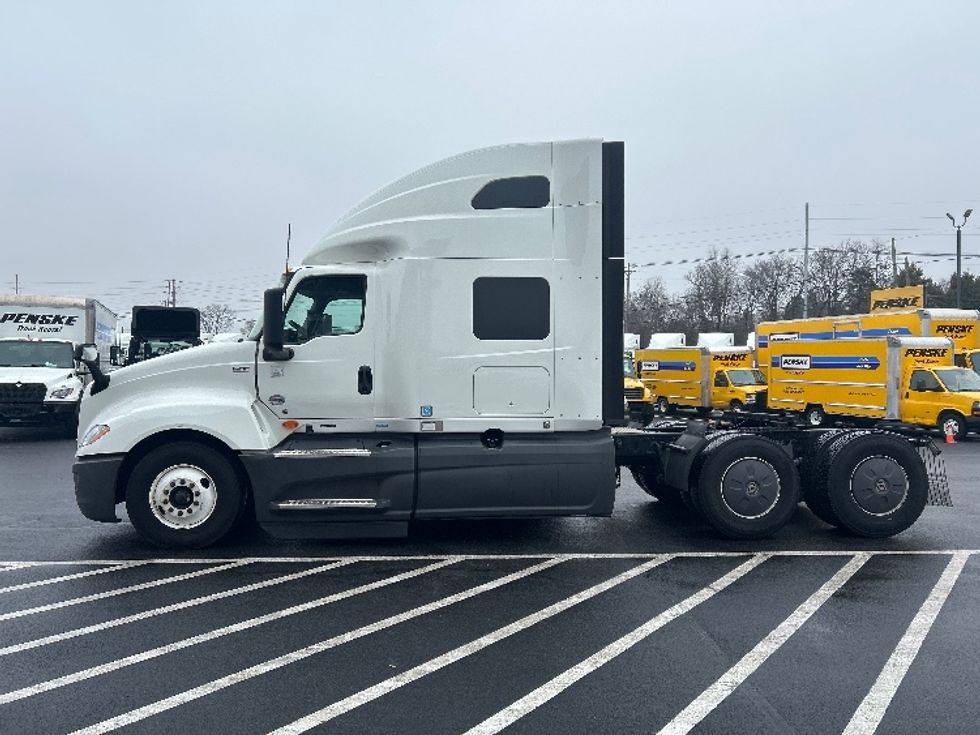 Sleeper Tractor-Heavy Duty Tractors-International-2023-LT625-Louisville-KY-552,389\n\t\tmiles-$ 52,000 - Image 4