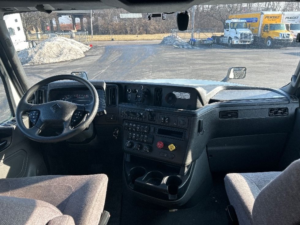 Sleeper Tractor-Heavy Duty Tractors-International-2023-LT625-Louisville-KY-561,869\n\t\tmiles-$ 49,250 - Image 12