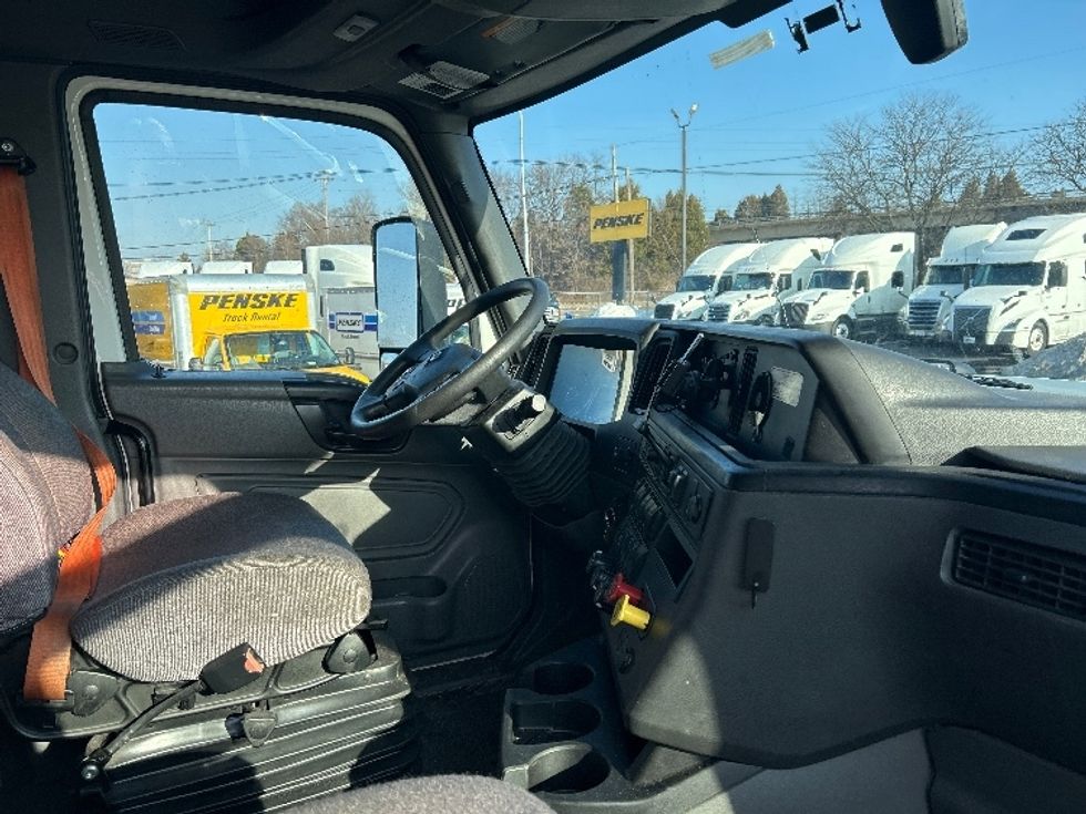 Sleeper Tractor-Heavy Duty Tractors-International-2023-LT625-Louisville-KY-561,869\n\t\tmiles-$ 49,250 - Image 15