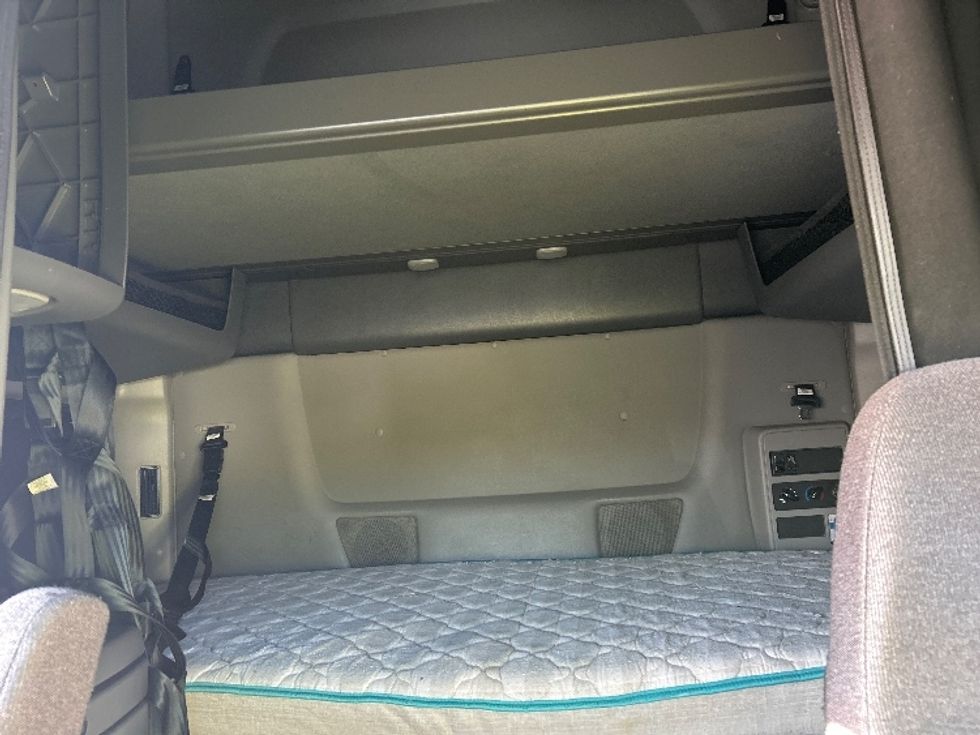 Sleeper Tractor-Heavy Duty Tractors-International-2023-LT625-Louisville-KY-561,869\n\t\tmiles-$ 49,250 - Image 16