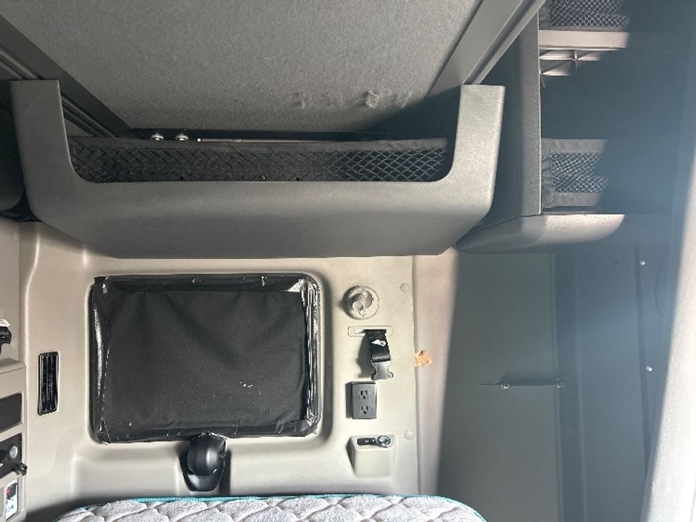 Sleeper Tractor-Heavy Duty Tractors-International-2023-LT625-Louisville-KY-561,869\n\t\tmiles-$ 49,250 - Image 18