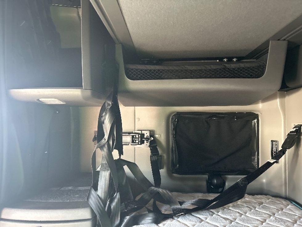 Sleeper Tractor-Heavy Duty Tractors-International-2023-LT625-Louisville-KY-561,869\n\t\tmiles-$ 49,250 - Image 19