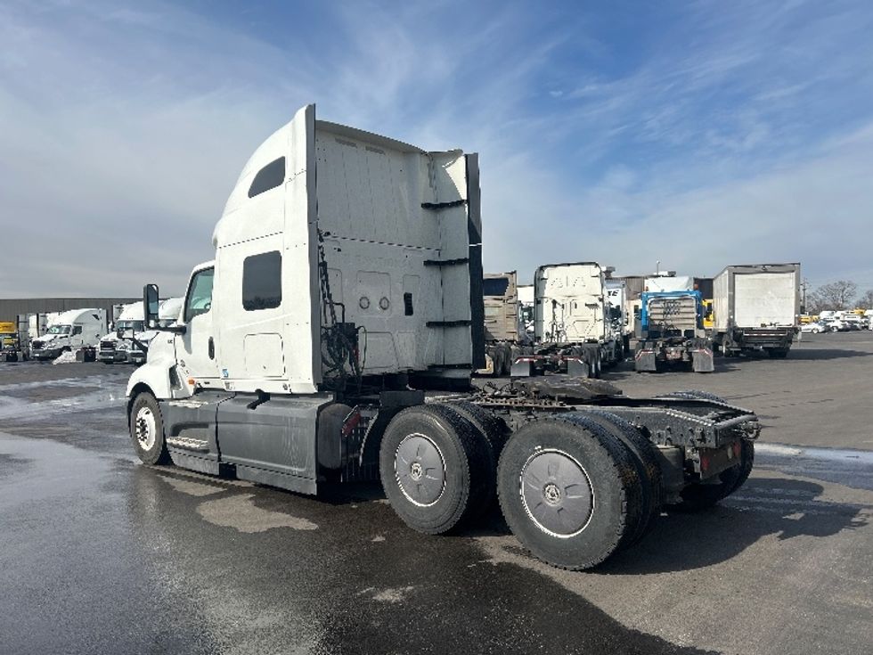 Sleeper Tractor-Heavy Duty Tractors-International-2023-LT625-Louisville-KY-561,869\n\t\tmiles-$ 49,250 - Image 5