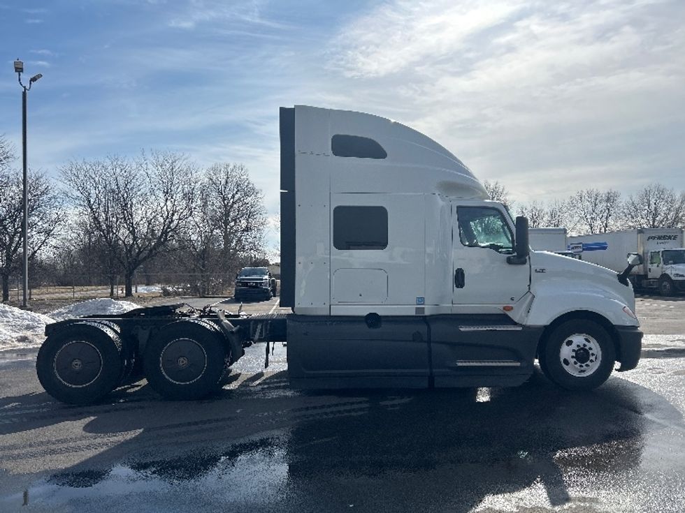 Sleeper Tractor-Heavy Duty Tractors-International-2023-LT625-Louisville-KY-561,869\n\t\tmiles-$ 49,250 - Image 8