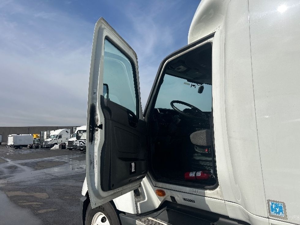Sleeper Tractor-Heavy Duty Tractors-International-2023-LT625-Louisville-KY-561,869\n\t\tmiles-$ 49,250 - Image 9