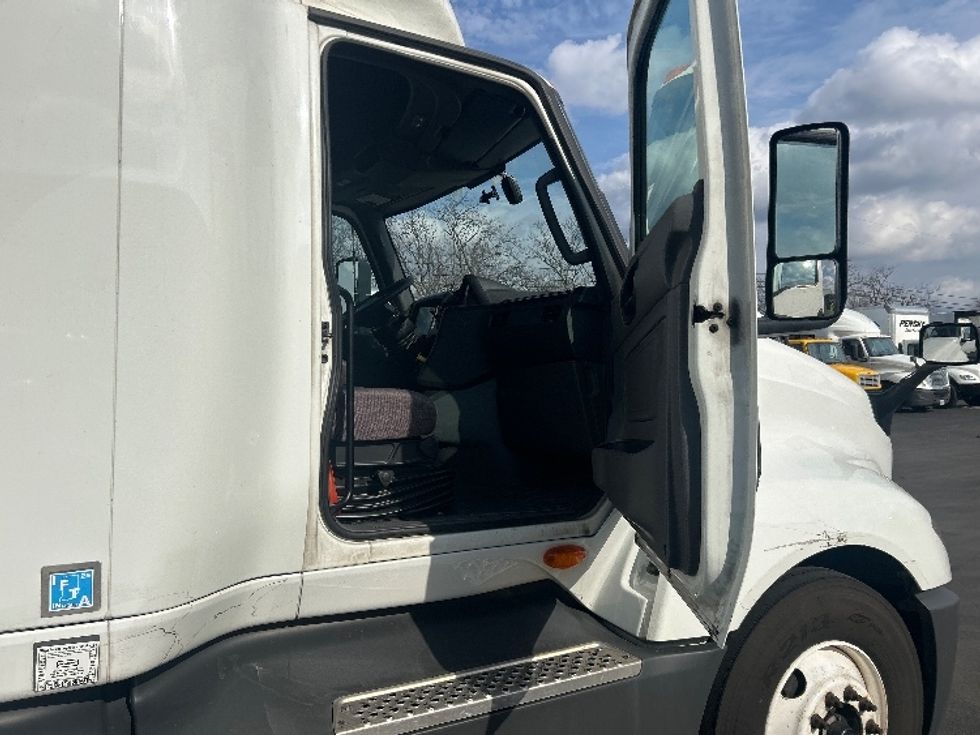 Sleeper Tractor-Heavy Duty Tractors-International-2023-LT625-Louisville-KY-590,504\n\t\tmiles-$ 46,500 - Image 13