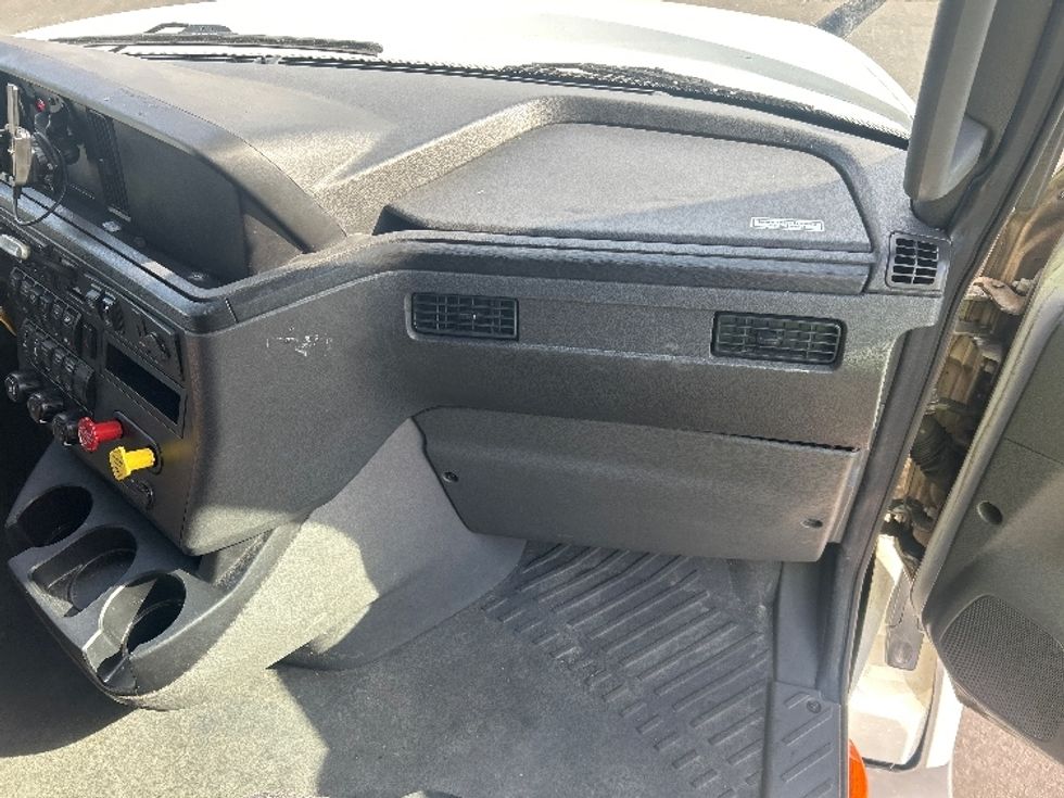 Sleeper Tractor-Heavy Duty Tractors-International-2023-LT625-Louisville-KY-590,504\n\t\tmiles-$ 46,500 - Image 14