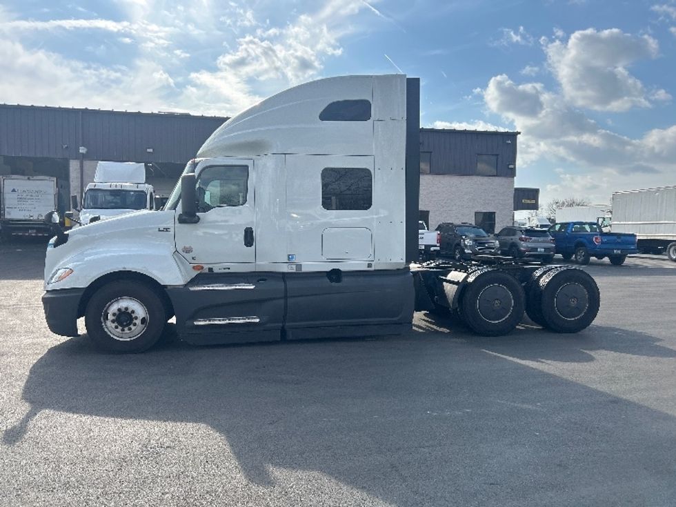 Sleeper Tractor-Heavy Duty Tractors-International-2023-LT625-Louisville-KY-590,504\n\t\tmiles-$ 46,500 - Image 4
