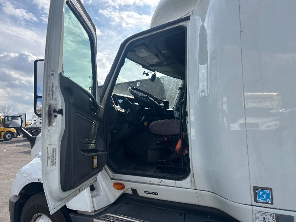 Sleeper Tractor-Heavy Duty Tractors-International-2023-LT625-Louisville-KY-590,504\n\t\tmiles-$ 46,500 - Image 9
