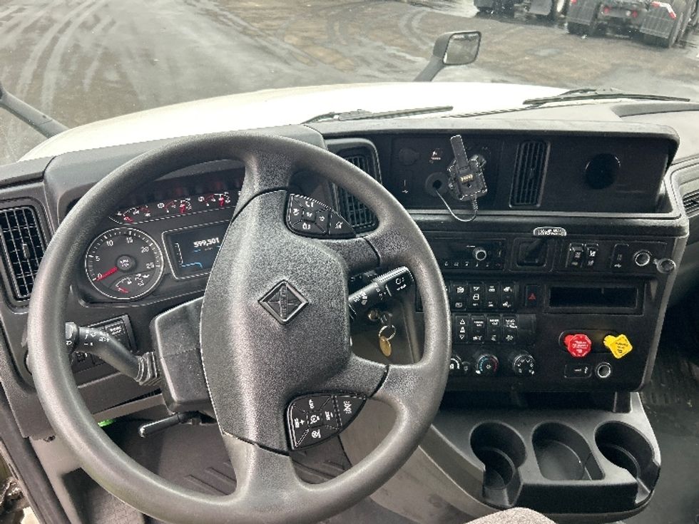 Sleeper Tractor-Heavy Duty Tractors-International-2023-LT625-Louisville-KY-599,302\n\t\tmiles-$ 45,750 - Image 11