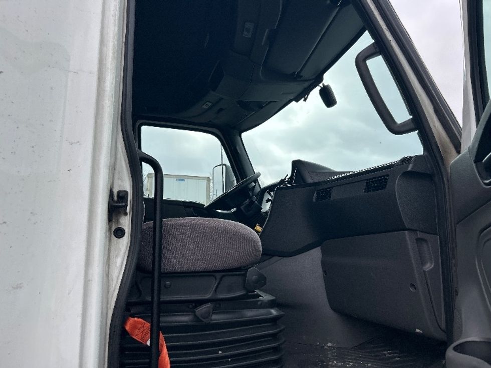 Sleeper Tractor-Heavy Duty Tractors-International-2023-LT625-Louisville-KY-599,302\n\t\tmiles-$ 45,750 - Image 13