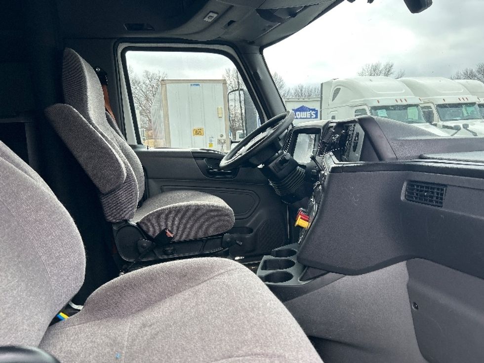 Sleeper Tractor-Heavy Duty Tractors-International-2023-LT625-Louisville-KY-599,302\n\t\tmiles-$ 45,750 - Image 15