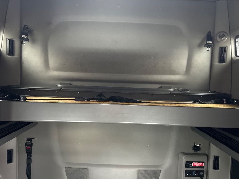 Sleeper Tractor-Heavy Duty Tractors-International-2023-LT625-Louisville-KY-599,302\n\t\tmiles-$ 45,750 - Image 17