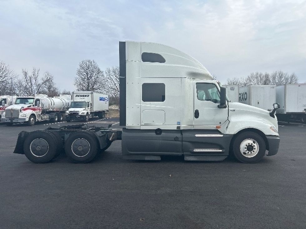 Sleeper Tractor-Heavy Duty Tractors-International-2023-LT625-Louisville-KY-599,302\n\t\tmiles-$ 45,750 - Image 8