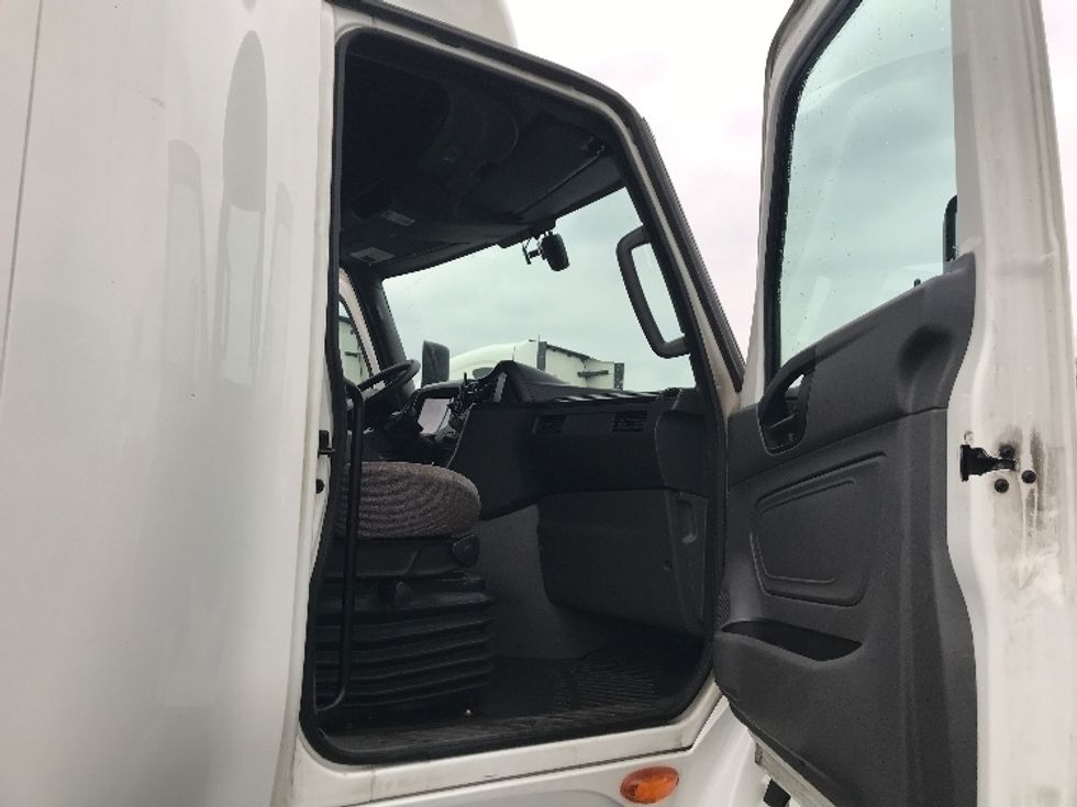 Sleeper Tractor-Heavy Duty Tractors-International-2023-LT625-Louisville-KY-606,169\n\t\tmiles-$ 47,000 - Image 13