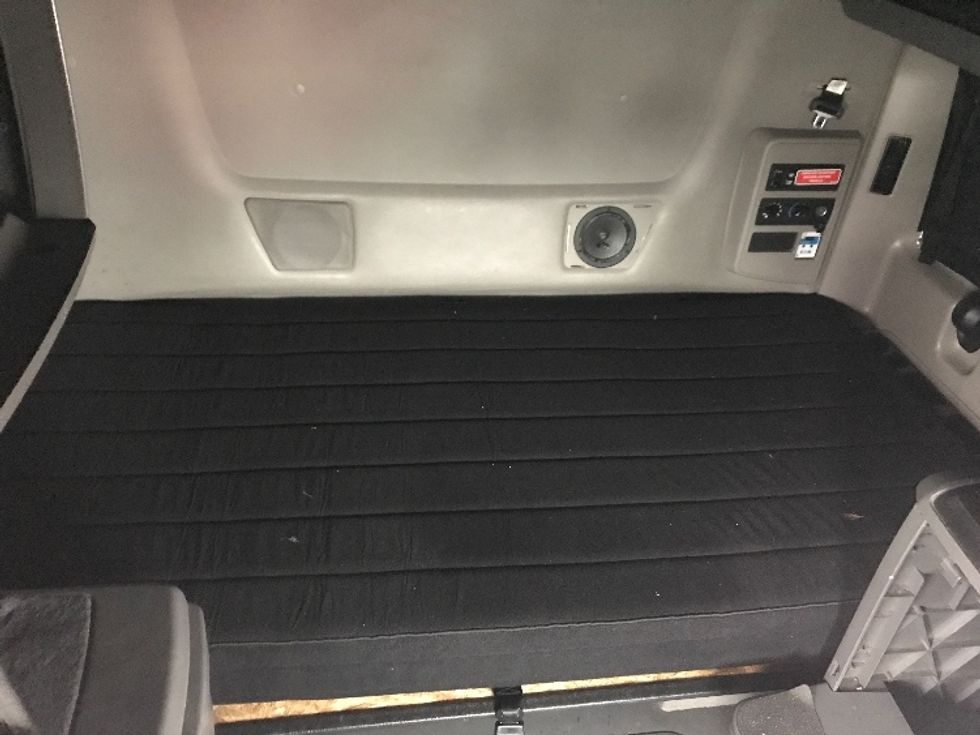 Sleeper Tractor-Heavy Duty Tractors-International-2023-LT625-Louisville-KY-606,169\n\t\tmiles-$ 47,000 - Image 17