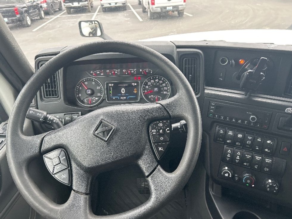 Sleeper Tractor-Heavy Duty Tractors-International-2023-LT625-Louisville-KY-606,171\n\t\tmiles-$ 47,250 - Image 11