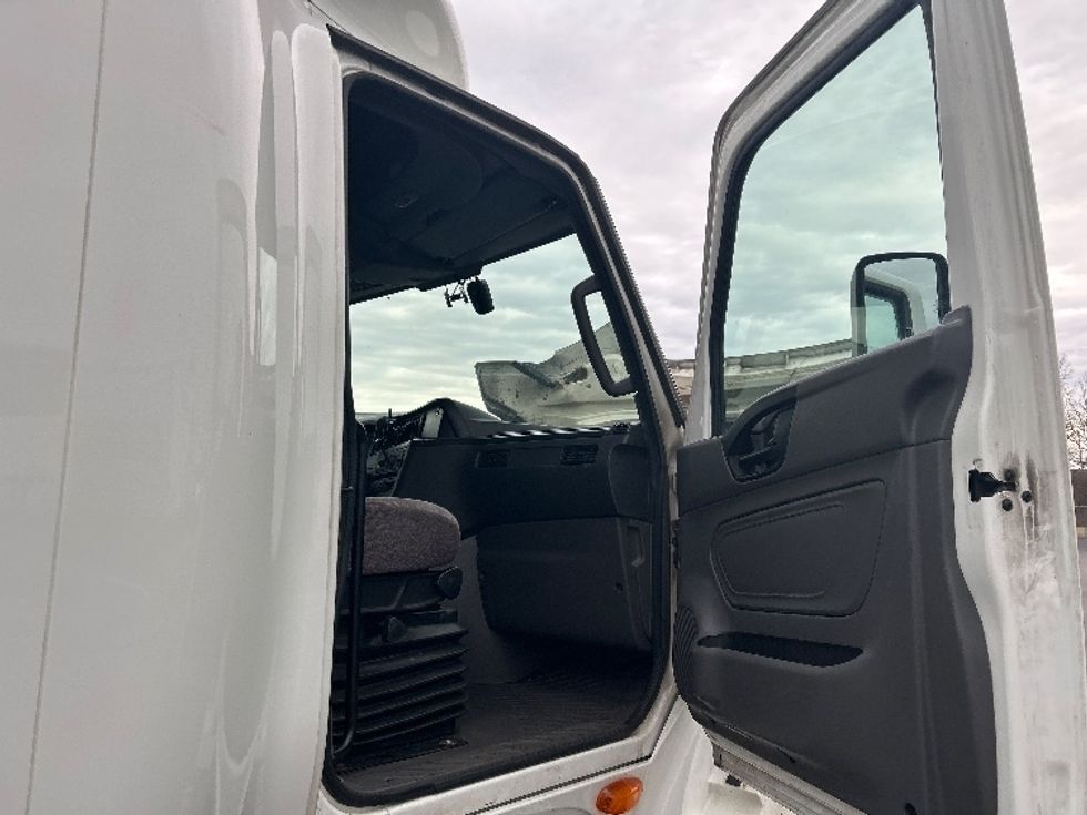 Sleeper Tractor-Heavy Duty Tractors-International-2023-LT625-Louisville-KY-606,171\n\t\tmiles-$ 47,250 - Image 13