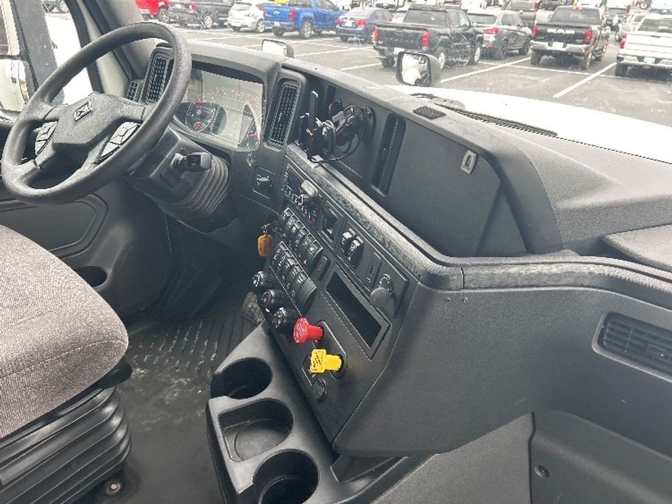 Sleeper Tractor-Heavy Duty Tractors-International-2023-LT625-Louisville-KY-606,171\n\t\tmiles-$ 47,250 - Image 15