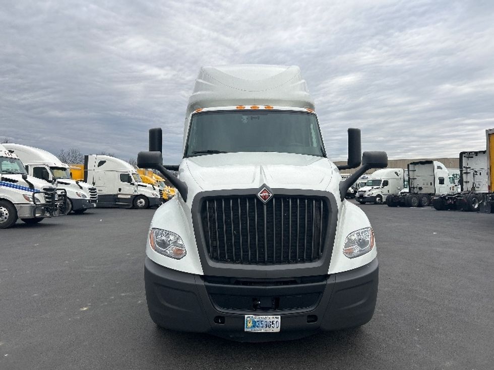 Sleeper Tractor-Heavy Duty Tractors-International-2023-LT625-Louisville-KY-606,171\n\t\tmiles-$ 47,250 - Image 2