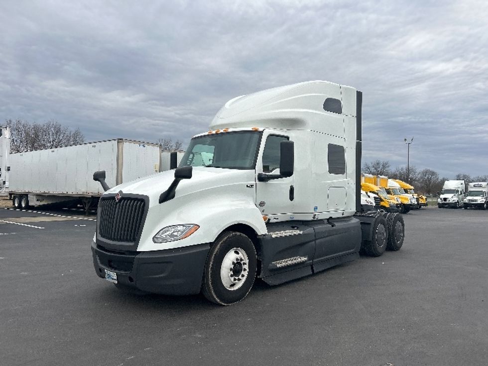 Sleeper Tractor-Heavy Duty Tractors-International-2023-LT625-Louisville-KY-606,171\n\t\tmiles-$ 47,250 - Image 3