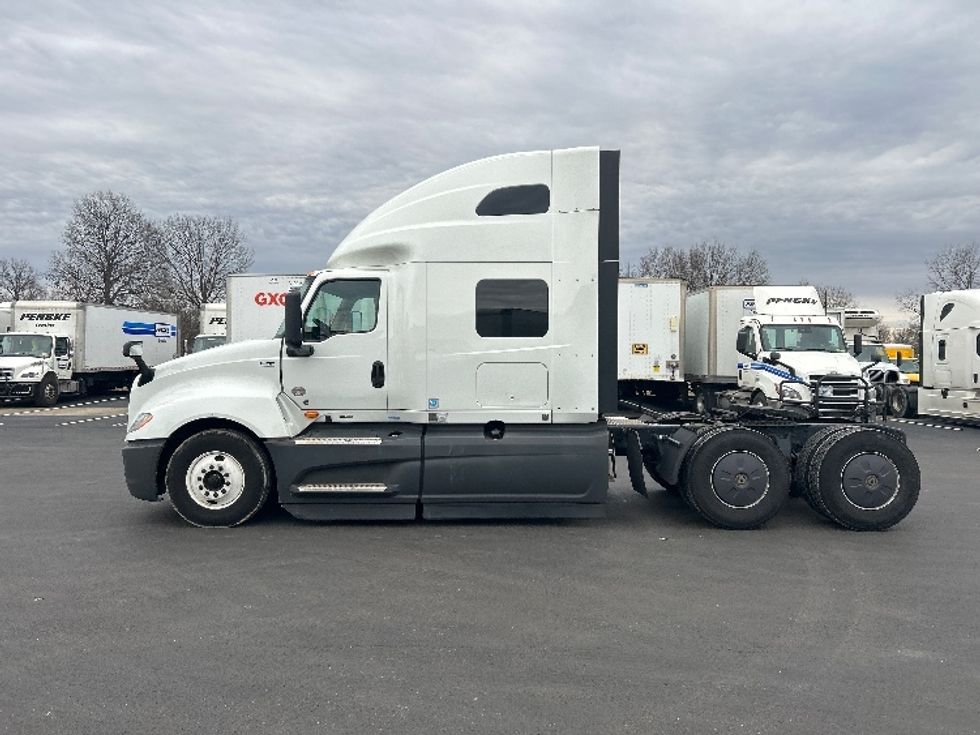 Sleeper Tractor-Heavy Duty Tractors-International-2023-LT625-Louisville-KY-606,171\n\t\tmiles-$ 47,250 - Image 4