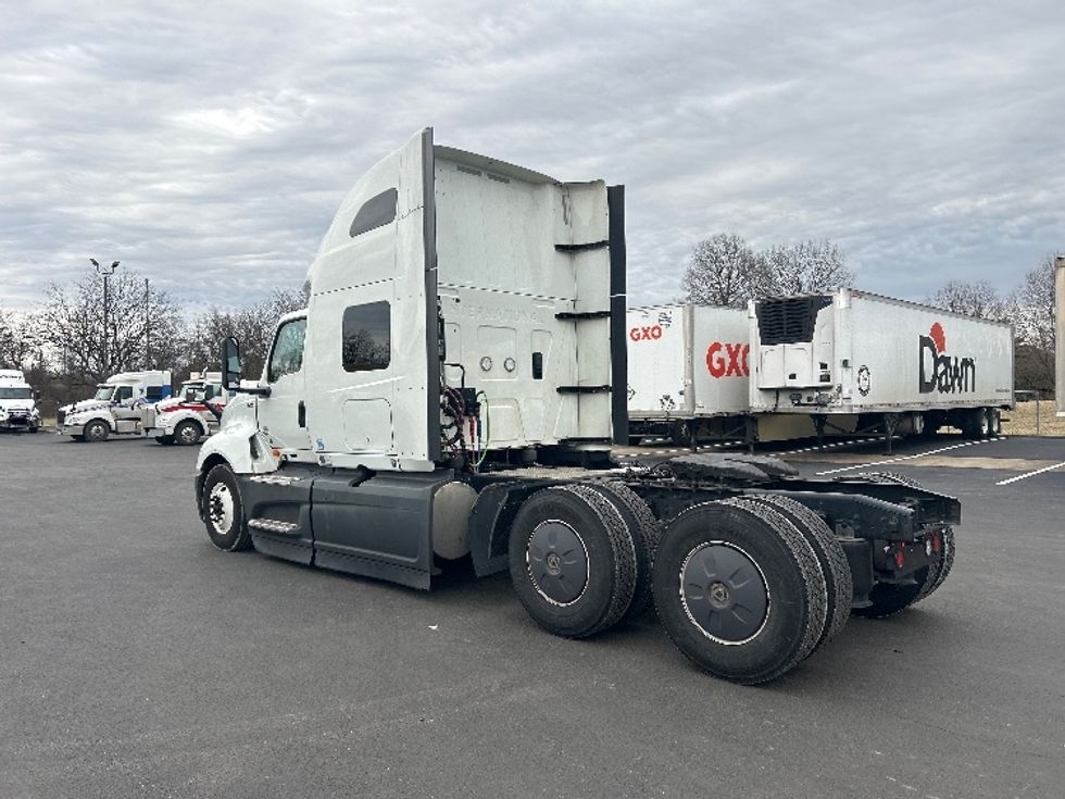 Sleeper Tractor-Heavy Duty Tractors-International-2023-LT625-Louisville-KY-606,171\n\t\tmiles-$ 47,250 - Image 5