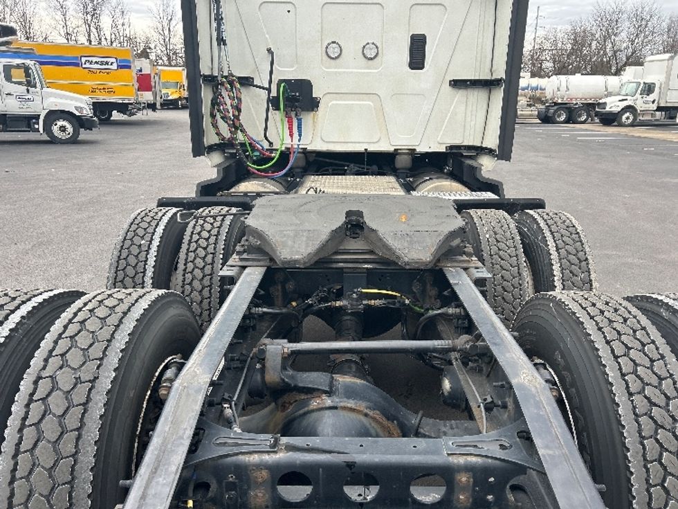 Sleeper Tractor-Heavy Duty Tractors-International-2023-LT625-Louisville-KY-606,171\n\t\tmiles-$ 47,250 - Image 6