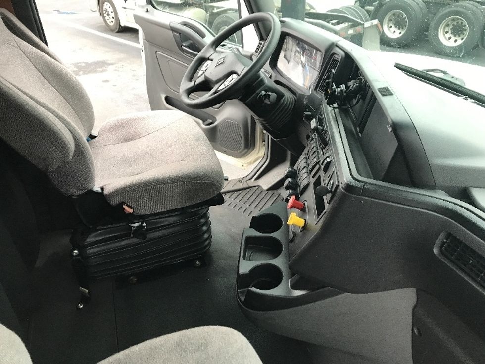 Sleeper Tractor-Heavy Duty Tractors-International-2023-LT625-Louisville-KY-606,172\n\t\tmiles-$ 44,250 - Image 15