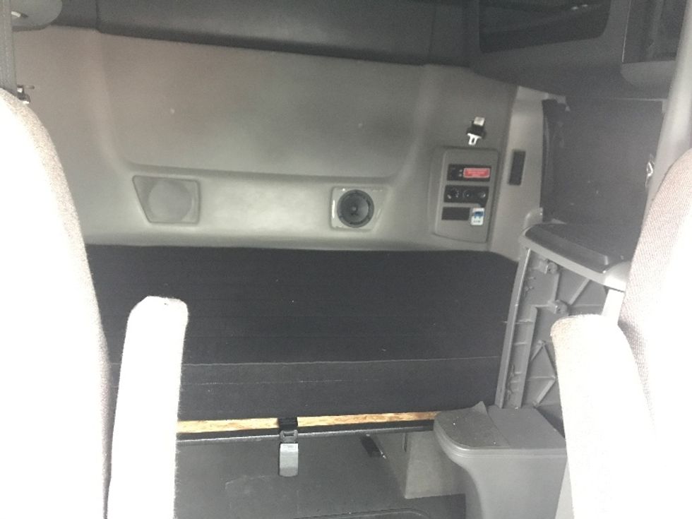 Sleeper Tractor-Heavy Duty Tractors-International-2023-LT625-Louisville-KY-606,172\n\t\tmiles-$ 44,250 - Image 16