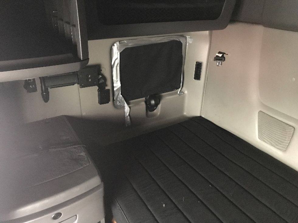 Sleeper Tractor-Heavy Duty Tractors-International-2023-LT625-Louisville-KY-606,172\n\t\tmiles-$ 44,250 - Image 19